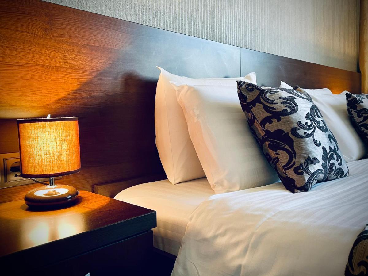 Hotel Athos Voluntari Екстер'єр фото