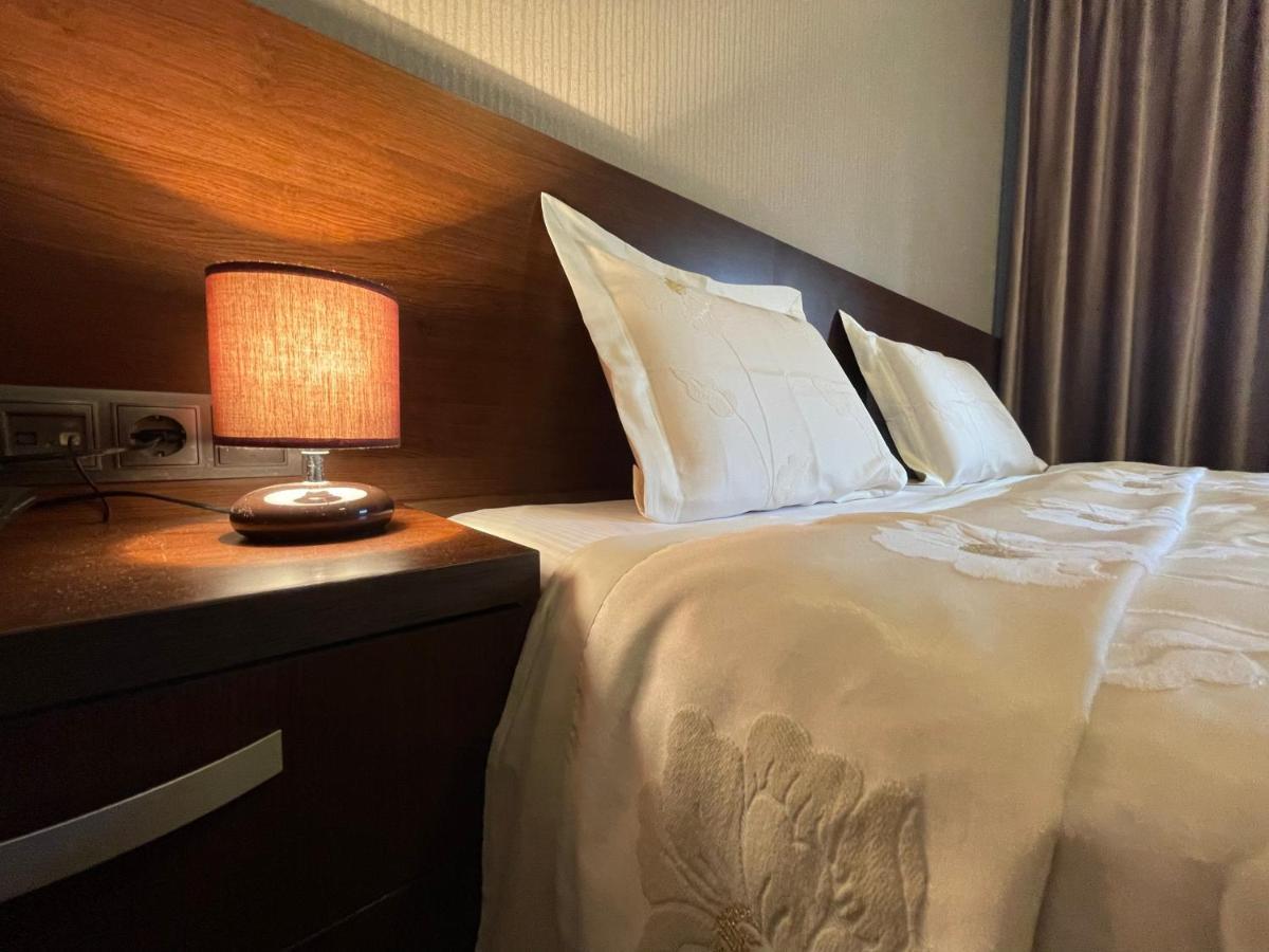 Hotel Athos Voluntari Екстер'єр фото