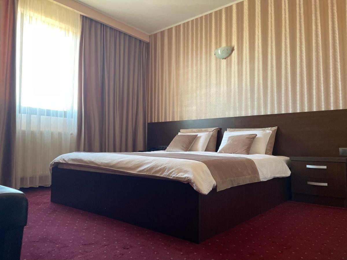 Hotel Athos Voluntari Екстер'єр фото