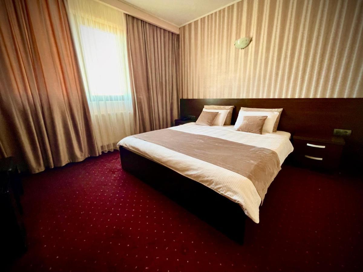 Hotel Athos Voluntari Екстер'єр фото