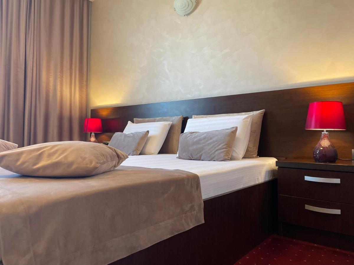 Hotel Athos Voluntari Екстер'єр фото