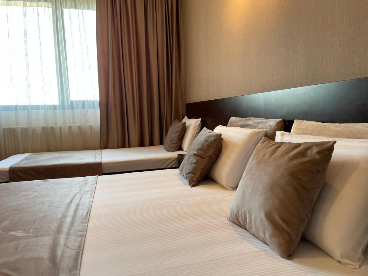 Hotel Athos Voluntari Екстер'єр фото