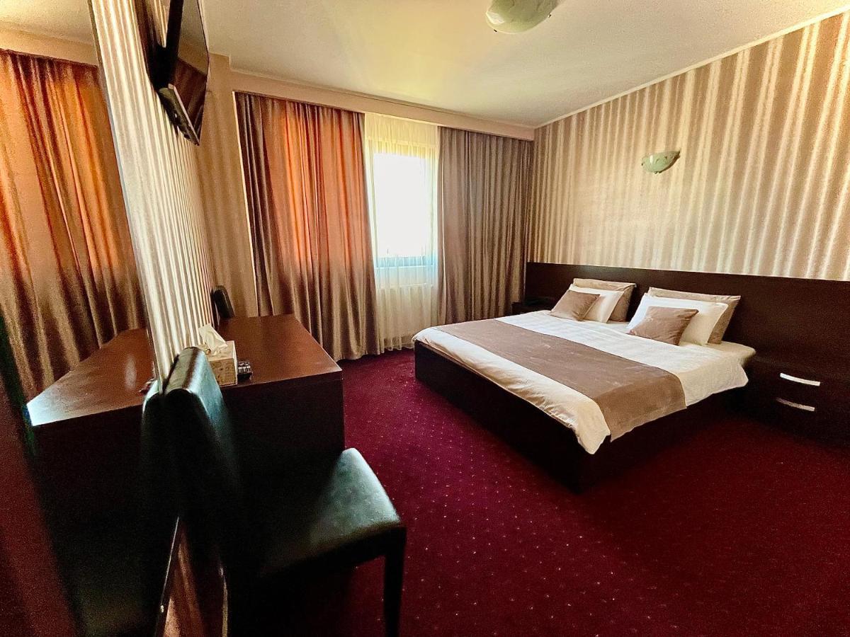 Hotel Athos Voluntari Екстер'єр фото