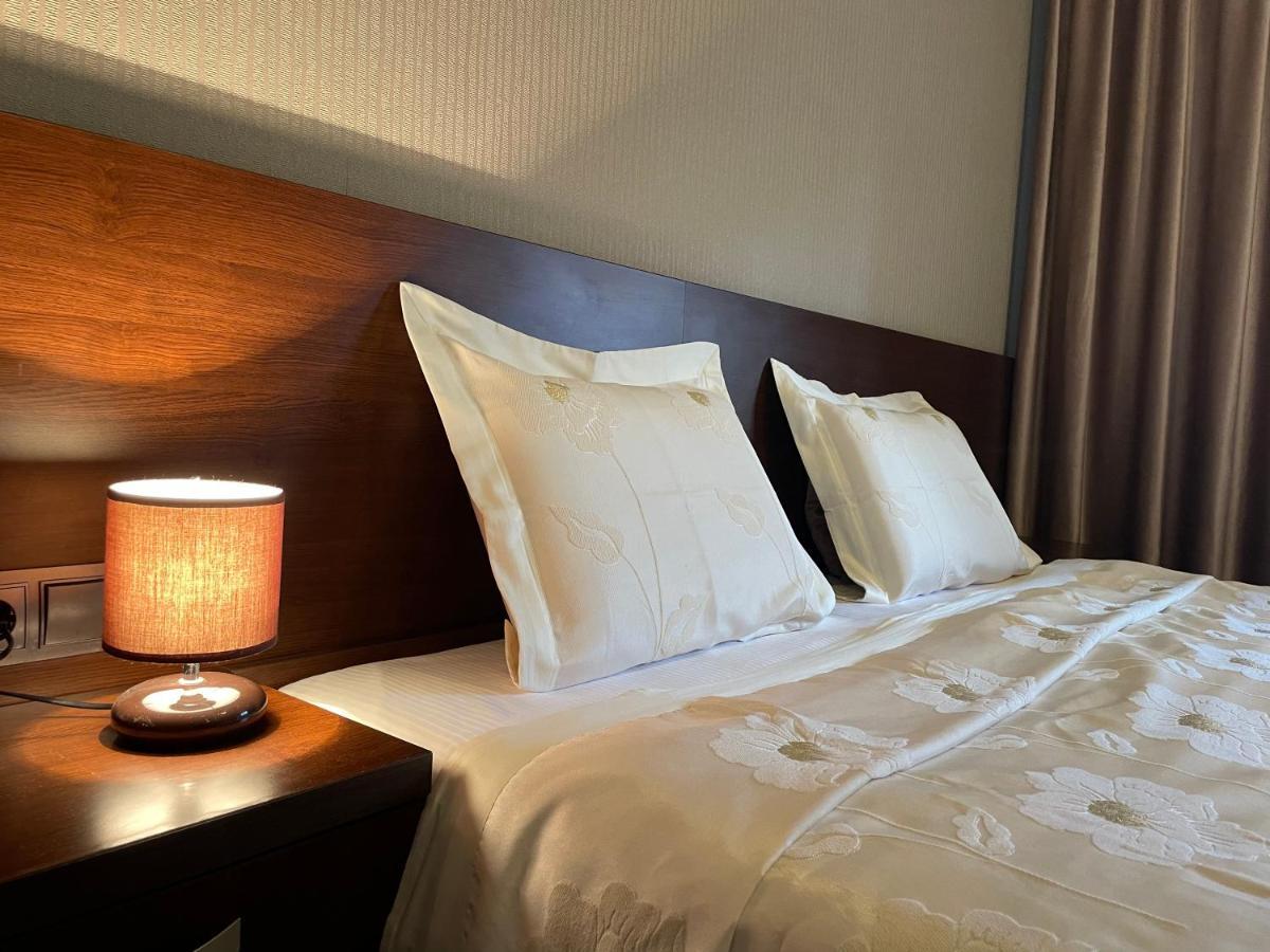Hotel Athos Voluntari Екстер'єр фото