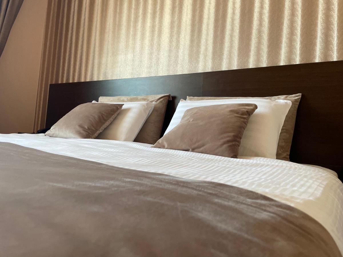 Hotel Athos Voluntari Екстер'єр фото