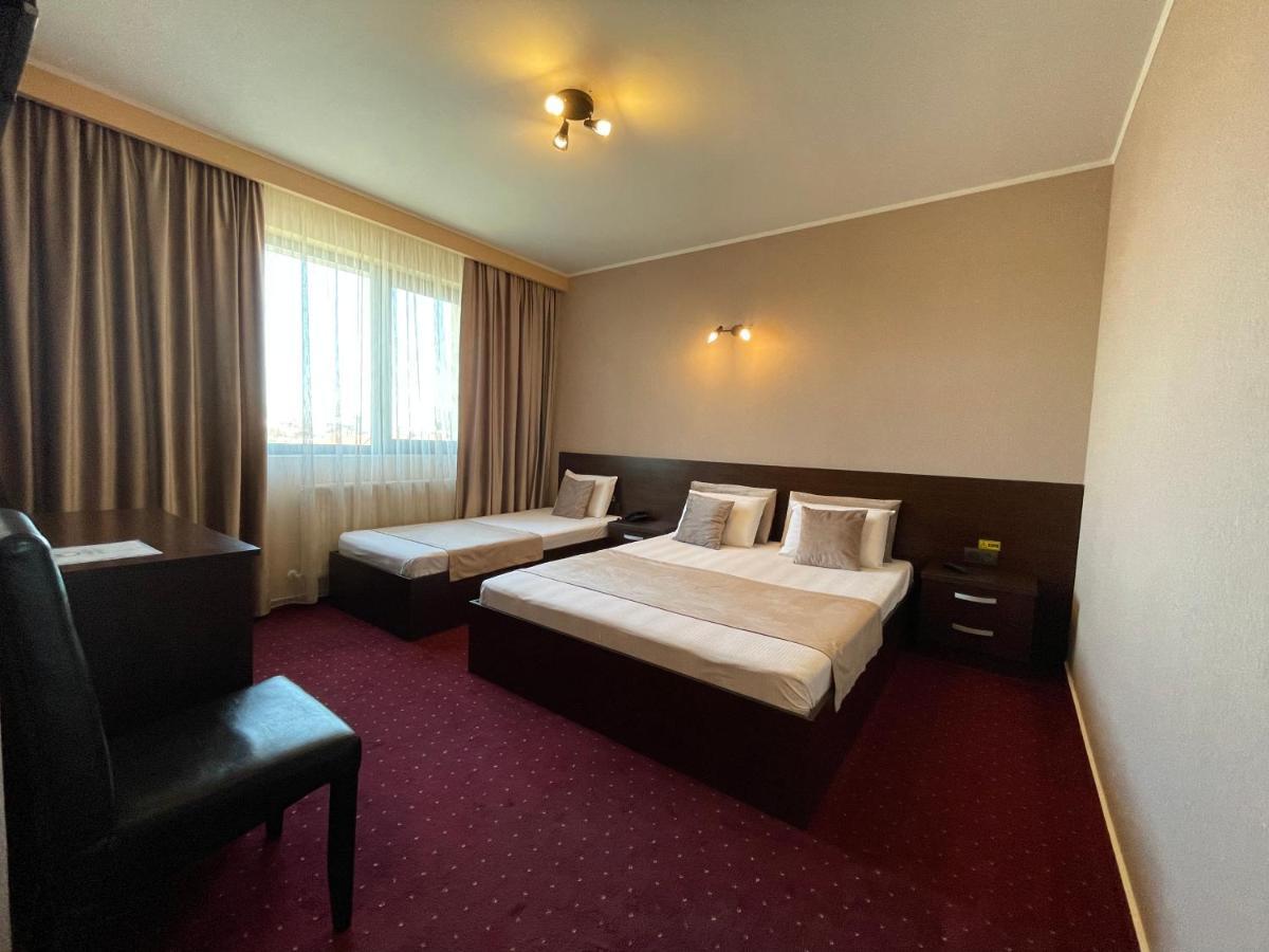 Hotel Athos Voluntari Екстер'єр фото