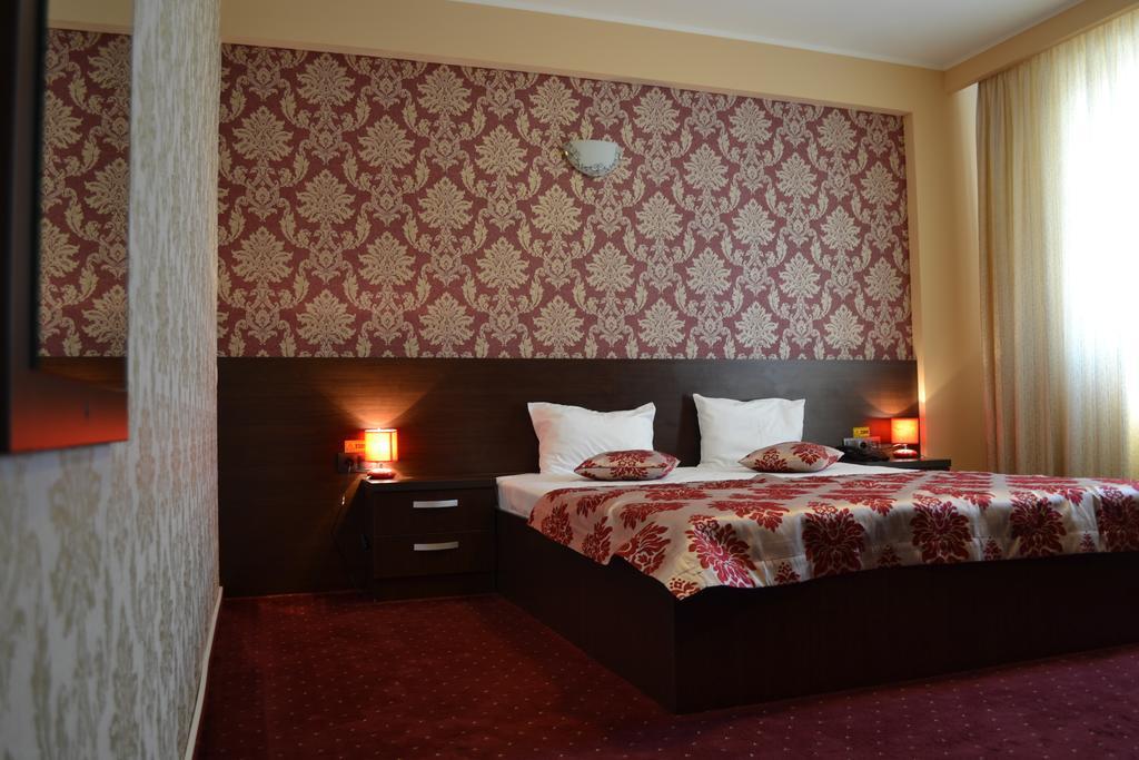 Hotel Athos Voluntari Екстер'єр фото